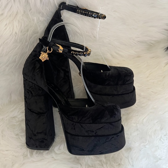 🛑SOLD🛑 New! VERSACE Logo Medusa Aevitas Crushed Velvet Platform Pumps - Picture 8 of 14